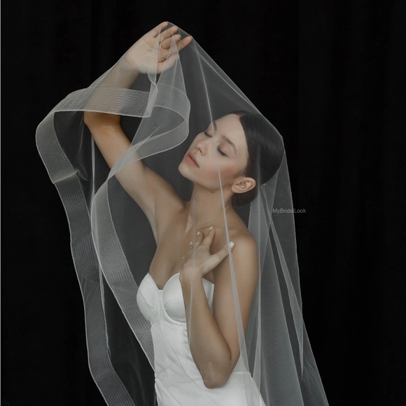 Elegant White Bridal Veil main image 2